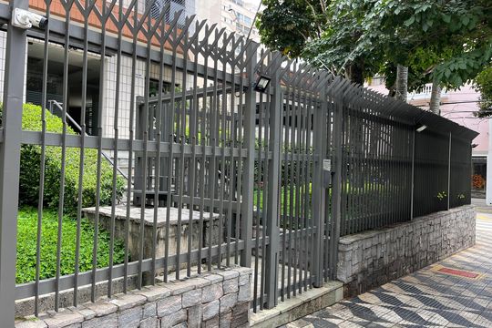 Compra apartamento em Pompeia com 3 quartos, piscina e churrasqueira. — Fachada do Prédio