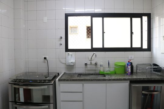 Compra apartamento em Pompeia com 3 quartos, piscina e churrasqueira. — Cozinha