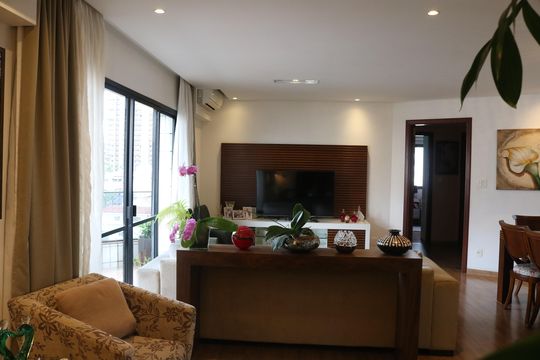 Compra apartamento em Pompeia com 3 quartos, piscina e churrasqueira. — Sala