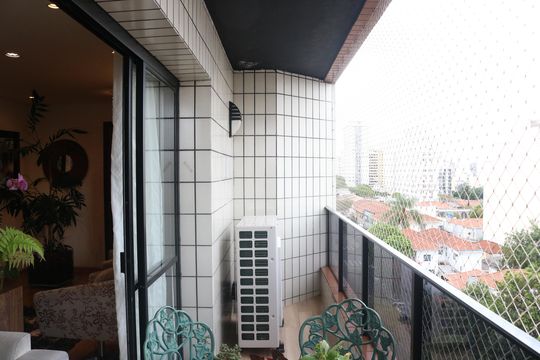 Compra apartamento em Pompeia com 3 quartos, piscina e churrasqueira. — Varanda