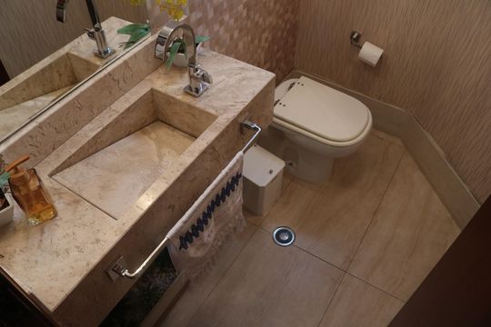 Compra apartamento em Pompeia com 3 quartos, piscina e churrasqueira. — Lavabo