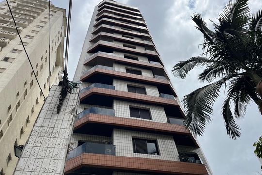 Compra apartamento em Pompeia com 3 quartos, piscina e churrasqueira. — Fachada do Prédio
