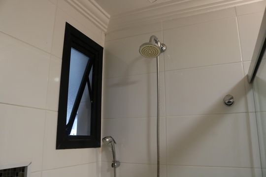 Compra apartamento em Pompeia com 3 quartos, piscina e churrasqueira. — Banheiro 1