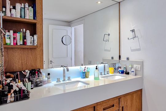 Venda de apartamento em Perdizes com 4 quartos, varanda e jardim. — Banheiro da Suíte