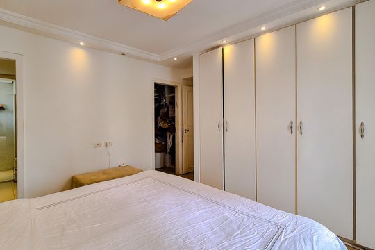 Venda de apartamento em Perdizes com 4 quartos, varanda e jardim. — Quarto 1 - Suíte