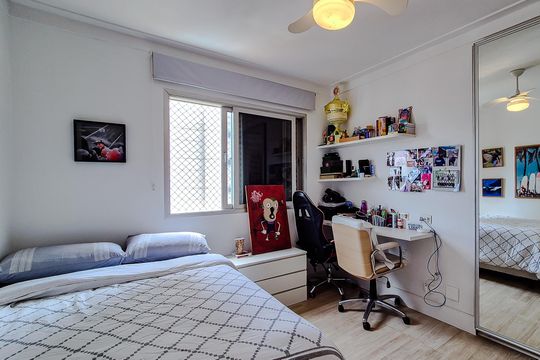 Venda de apartamento em Perdizes com 4 quartos, varanda e jardim. — Quarto 3