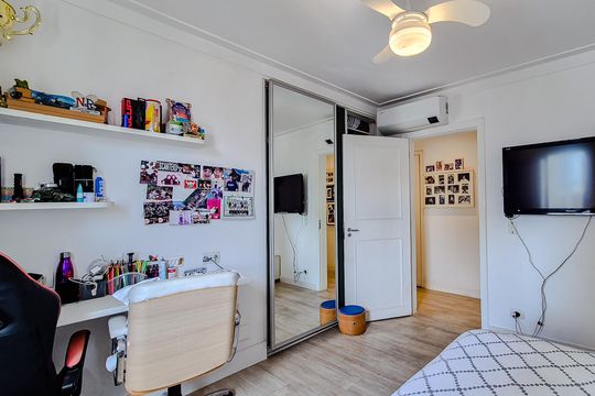 Venda de apartamento em Perdizes com 4 quartos, varanda e jardim. — Quarto 3