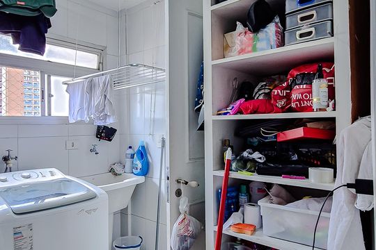 Venda de apartamento em Perdizes com 4 quartos, varanda e jardim. — Área de Serviço
