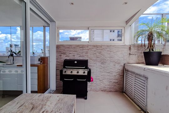 Venda de apartamento em Perdizes com 4 quartos, varanda e jardim. — Área externa