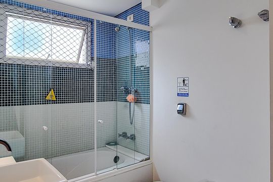 Venda de apartamento em Perdizes com 4 quartos, varanda e jardim. — Banheiro