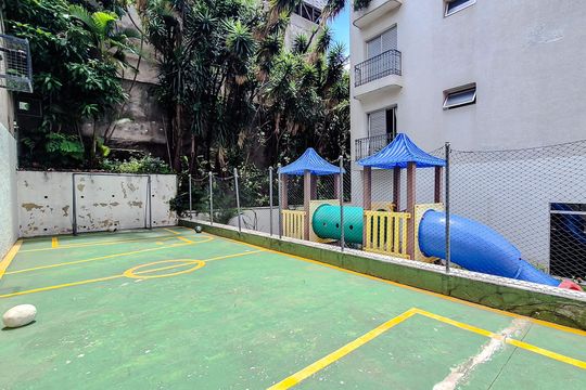 Venda de apartamento em Perdizes com 4 quartos, varanda e jardim. — Quadra Esportiva