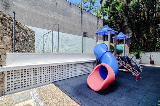 Venda de apartamento em Perdizes com 4 quartos, varanda e jardim. — Área comum - Playground
