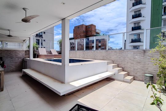 Venda de apartamento em Perdizes com 4 quartos, varanda e jardim. — Área externa