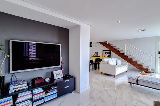 Venda de apartamento em Perdizes com 4 quartos, varanda e jardim. — Sala