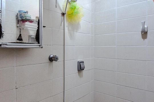 Venda de apartamento em Perdizes com 4 quartos, varanda e jardim. — Banheiro de serviço