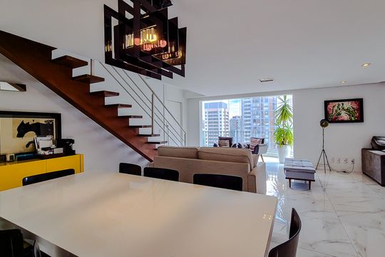 Venda de apartamento em Perdizes com 4 quartos, varanda e jardim. — foto 1