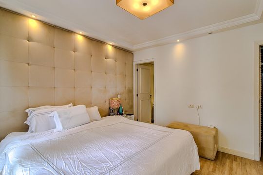 Venda de apartamento em Perdizes com 4 quartos, varanda e jardim. — Quarto 1 - Suíte