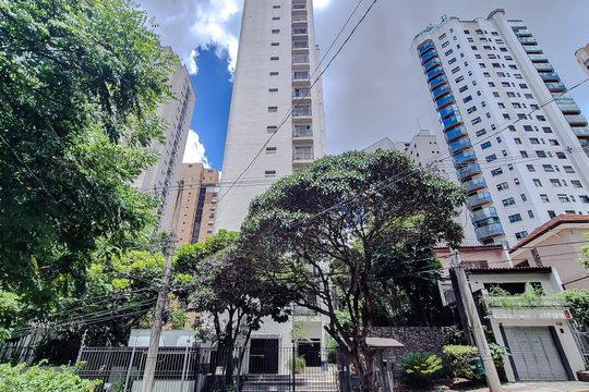Venda de apartamento em Perdizes com 4 quartos, varanda e jardim. — Fachada - Plaquinha