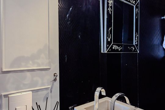 Venda de apartamento em Perdizes com 4 quartos, varanda e jardim. — Lavabo