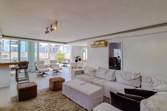 Venda de apartamento em Perdizes com 4 quartos, varanda e jardim. — Sala (Piso Superior)