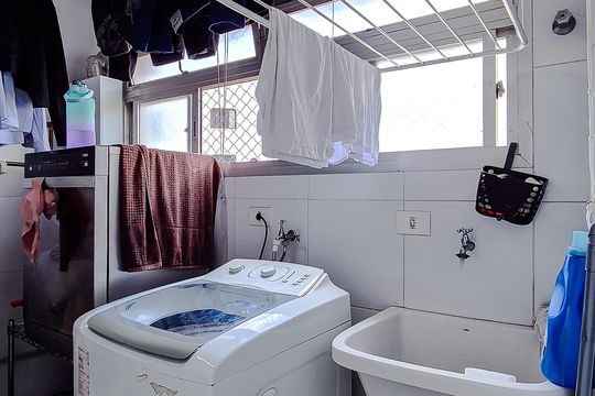 Venda de apartamento em Perdizes com 4 quartos, varanda e jardim. — Área de Serviço