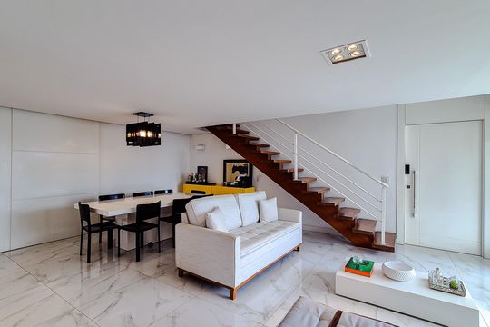 Venda de apartamento em Perdizes com 4 quartos, varanda e jardim. — Sala