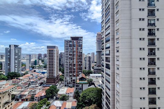 Venda de apartamento em Perdizes com 4 quartos, varanda e jardim. — Vista da Varanda