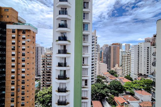 Venda de apartamento em Perdizes com 4 quartos, varanda e jardim. — Vista da Suíte