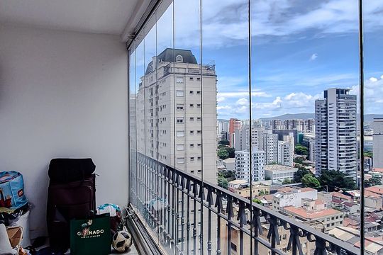 Venda de apartamento em Perdizes com 4 quartos, varanda e jardim. — Varanda da Sala