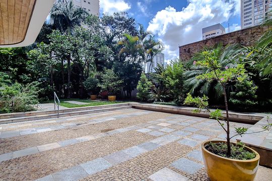 Venda de apartamento em Perdizes com 4 quartos, varanda e jardim. — Área comum