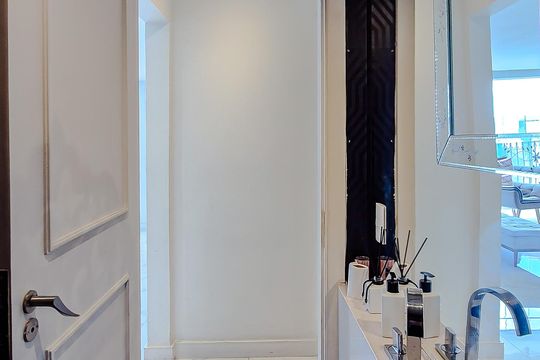 Venda de apartamento em Perdizes com 4 quartos, varanda e jardim. — Lavabo