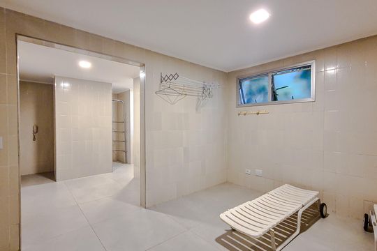 Venda de apartamento em Perdizes com 4 quartos, varanda e jardim. — Área comum