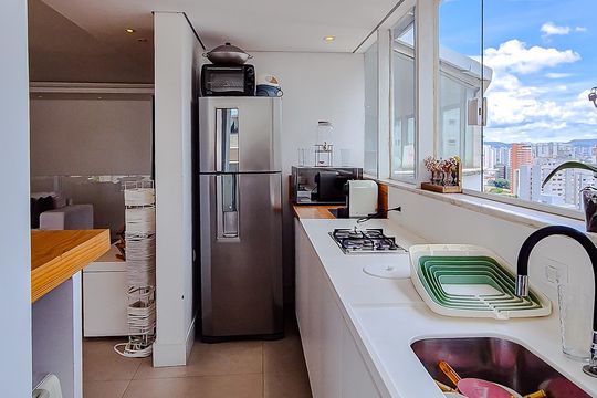 Venda de apartamento em Perdizes com 4 quartos, varanda e jardim. — Cozinha (Piso Superior)