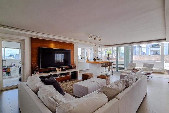 Venda de apartamento em Perdizes com 4 quartos, varanda e jardim. — Sala (Piso Superior)