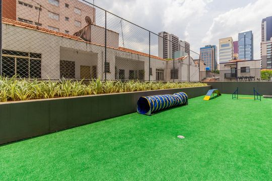 Comprar apartamento com 2 quartos, varanda e pets permitidos. — Área Comum - Espaço Pet