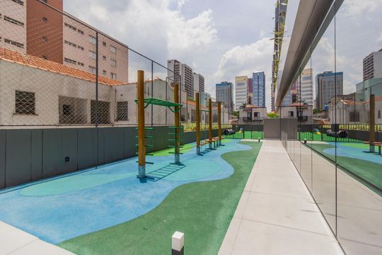 Comprar apartamento com 2 quartos, varanda e pets permitidos. — Área comum - Playground