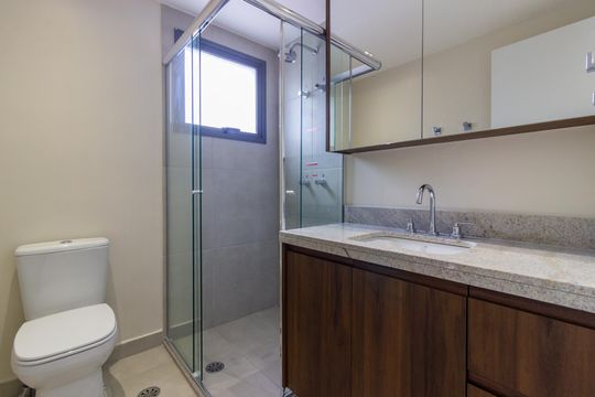 Comprar apartamento com 2 quartos, varanda e pets permitidos. — Banheiro da Suíte 1