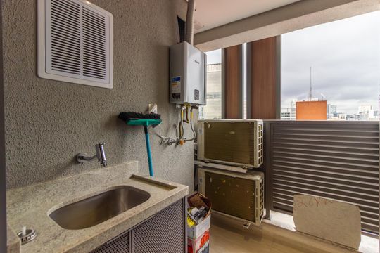 Comprar apartamento com 2 quartos, varanda e pets permitidos. — Área de Serviço