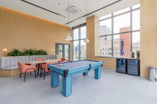 Comprar apartamento com 2 quartos, varanda e pets permitidos. — Área comum - Salão de Jogos