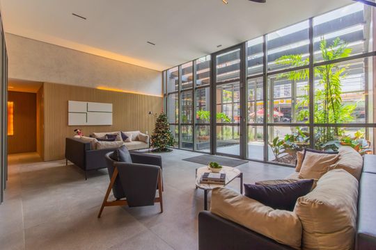 Comprar apartamento com 2 quartos, varanda e pets permitidos. — Área Comum - Hall Social