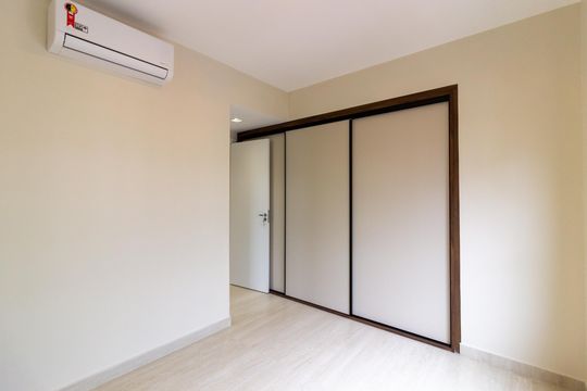 Comprar apartamento com 2 quartos, varanda e pets permitidos. — Suíte 1