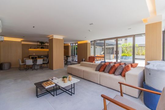 Comprar apartamento com 2 quartos, varanda e pets permitidos. — Área comum - Salão de festas