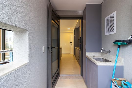 Comprar apartamento com 2 quartos, varanda e pets permitidos. — Área de Serviço
