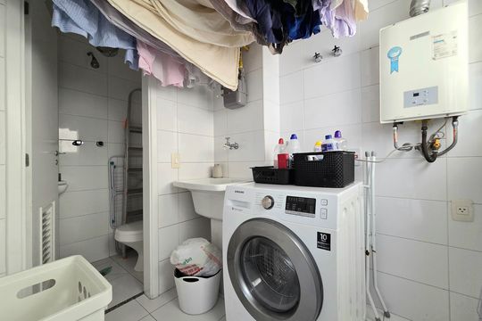 Venda de apartamento mobiliado na Vila Olímpia com 3 quartos, piscina e academia no condomínio. — Área de Serviço