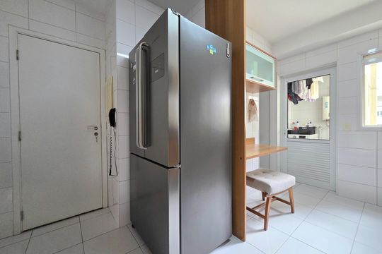 Venda de apartamento mobiliado na Vila Olímpia com 3 quartos, piscina e academia no condomínio. — Cozinha