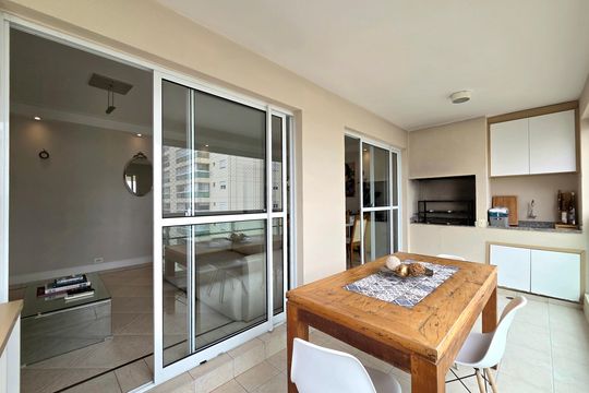 Venda de apartamento mobiliado na Vila Olímpia com 3 quartos, piscina e academia no condomínio. — Varanda