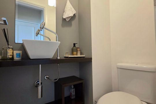 Venda de apartamento mobiliado na Vila Olímpia com 3 quartos, piscina e academia no condomínio. — Lavabo