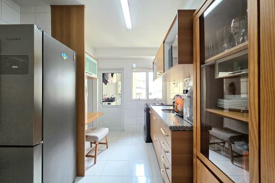 Venda de apartamento mobiliado na Vila Olímpia com 3 quartos, piscina e academia no condomínio. — Cozinha