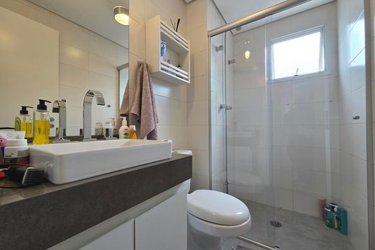 Venda de apartamento mobiliado na Vila Olímpia com 3 quartos, piscina e academia no condomínio. — Banheiro Social
