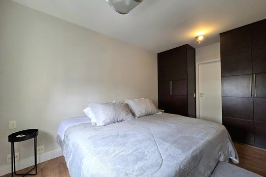 Venda de apartamento mobiliado na Vila Olímpia com 3 quartos, piscina e academia no condomínio. — Suíte